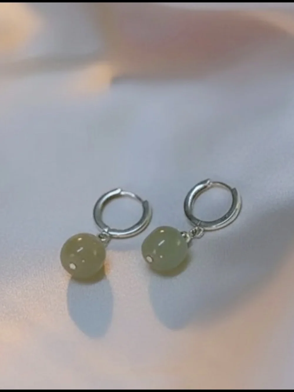 925 Silver Hoop Earrings with Pale‎ Green Jade Drops